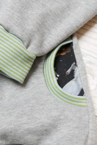 Kinder-Hoodie Konfetti Petterns mit Taschenbeuteln aus Jersey