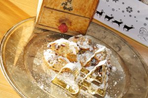 Stollenkonfekt mit Rosinen, Zitronat und Orangeat