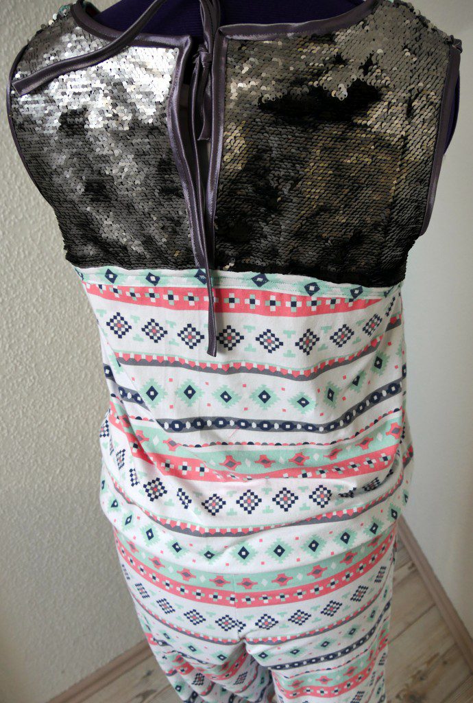 Jumpsuit Julika aus Jersey (Art Gallary Fabrics) und Oberteil aus Doppel-Pailletten-Stoff